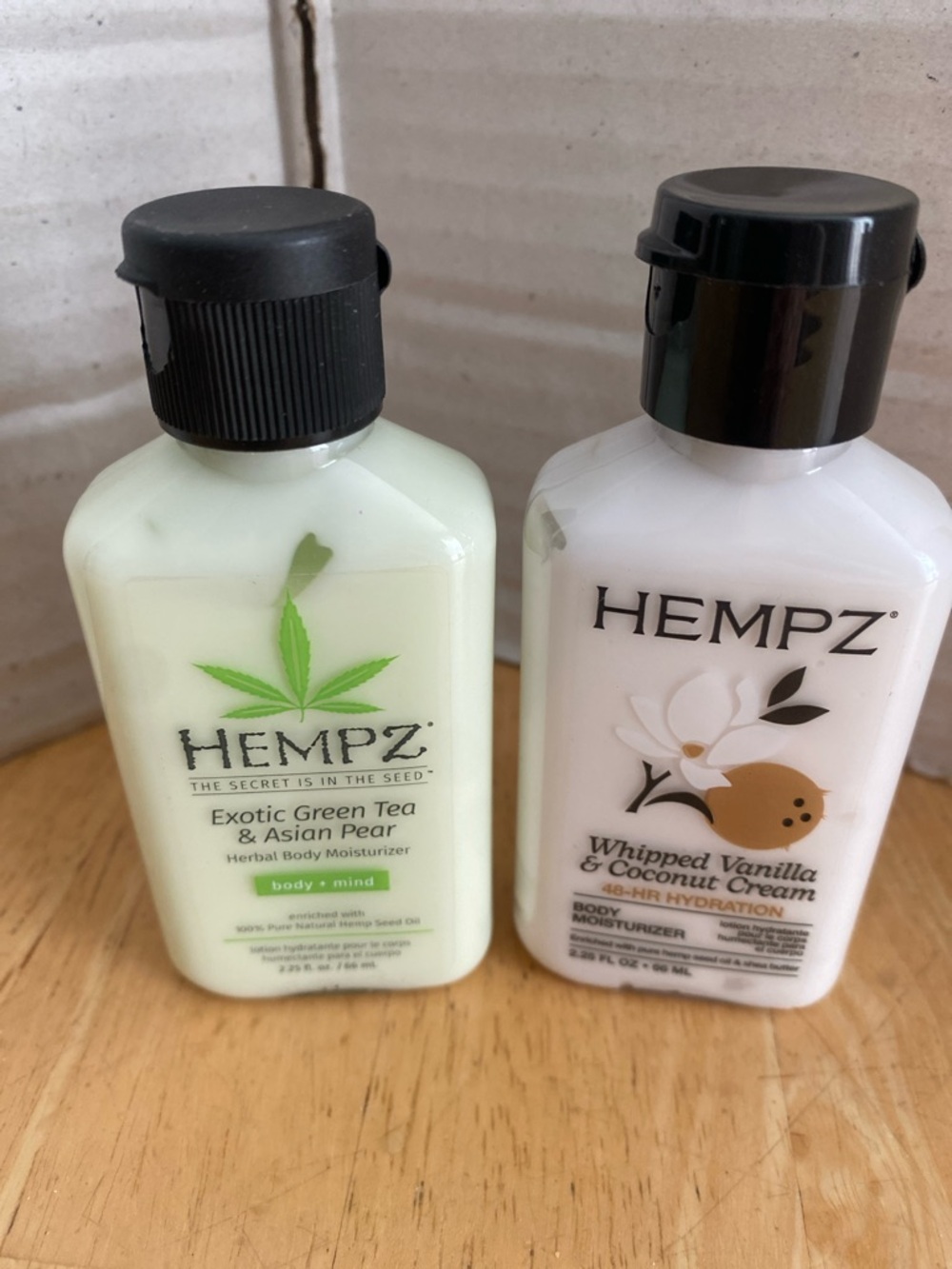 Set Hempz travel size Body Moisturizer Lotion Green Tea & Pear & Vanilla Coconut